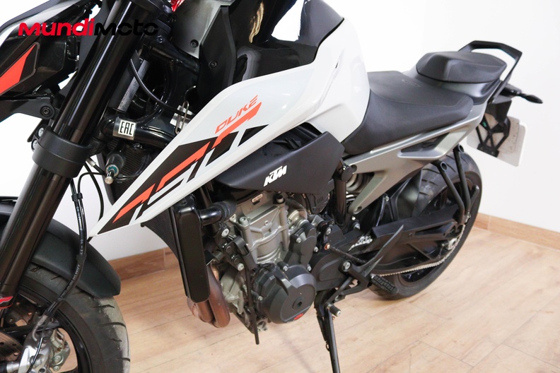 Motorbike image 8