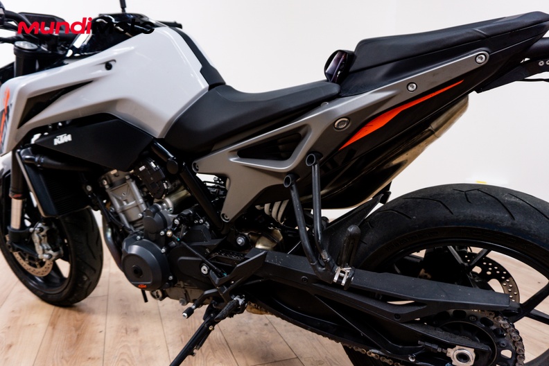 Motorbike image 8