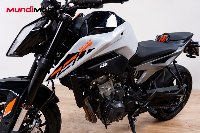Motorbike image 9