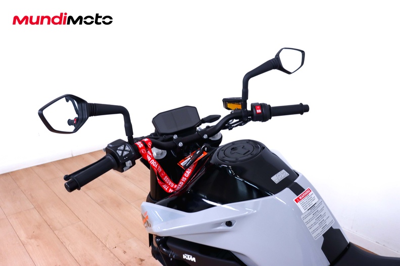 Motorbike image 10