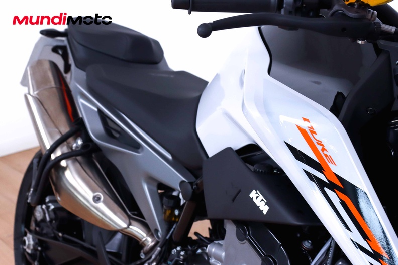 Motorbike image 13