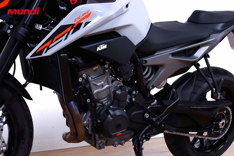 Motorbike image 8