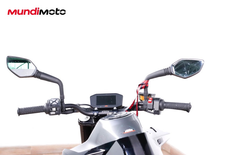 Motorbike image 10