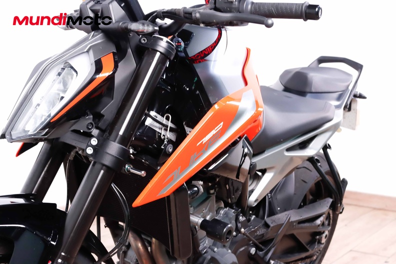 Motorbike image 9