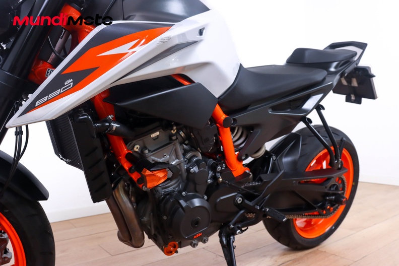 Motorbike image 8
