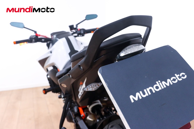 Motorbike image 9