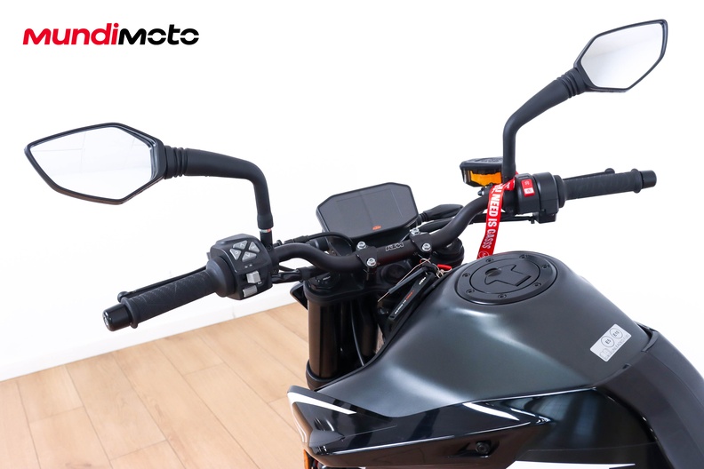 Motorbike image 10