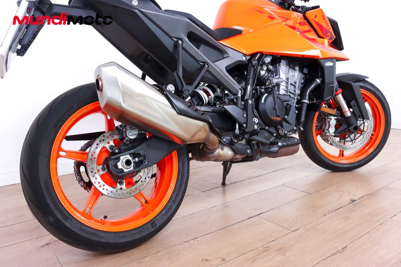 Motorbike image 3