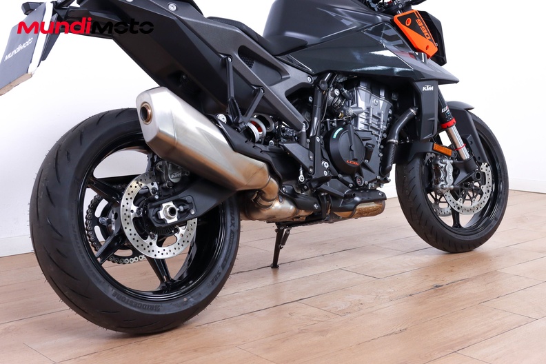 Motorbike image 3