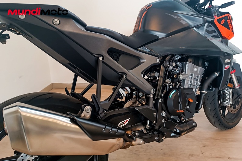 Motorbike image 3