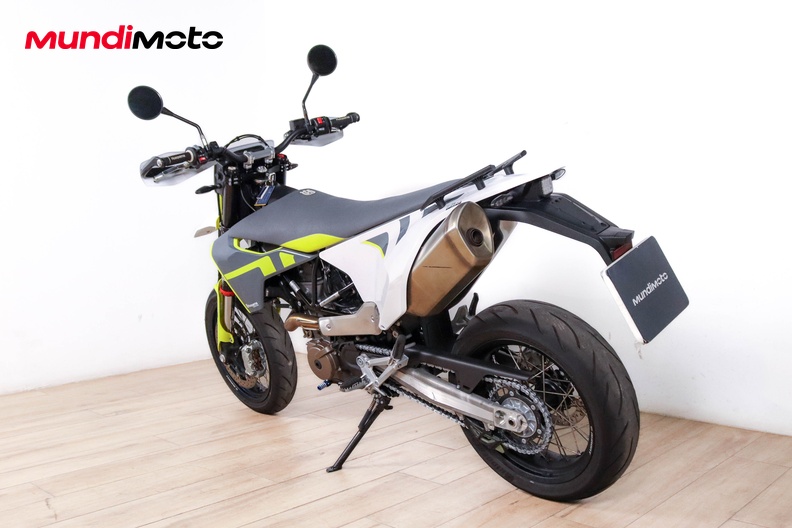 Motorbike image 6