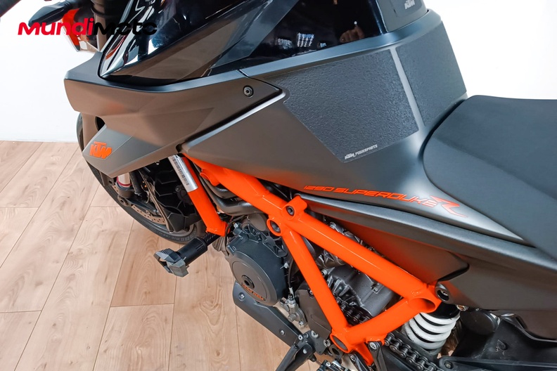 Motorbike image 8