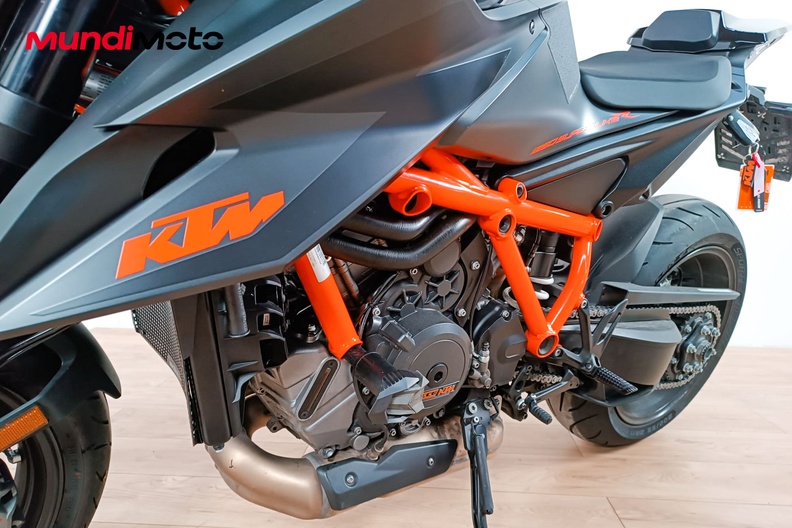 Motorbike image 9