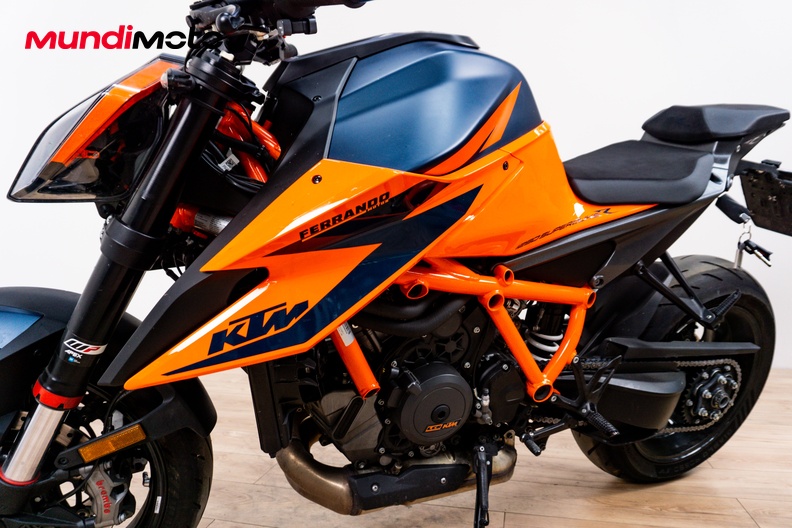 Motorbike image 9