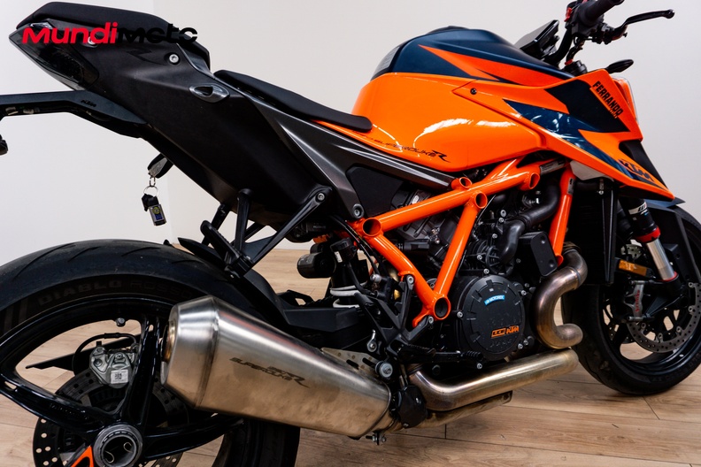 Motorbike image 3