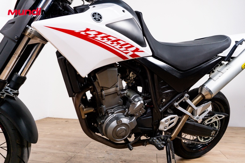 Motorbike image 9