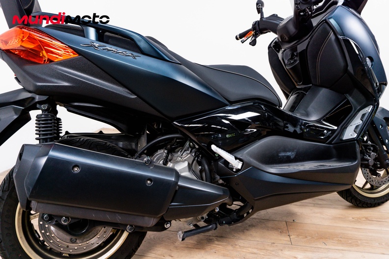 Motorbike image 3