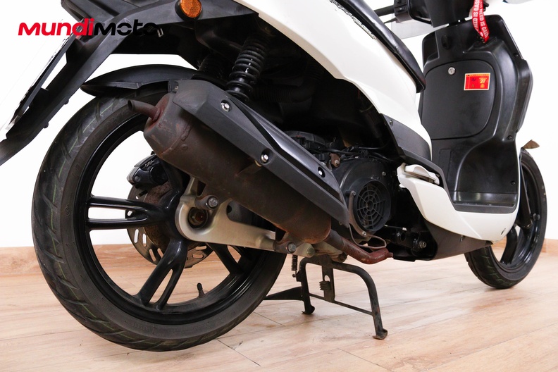 Motorbike image 3