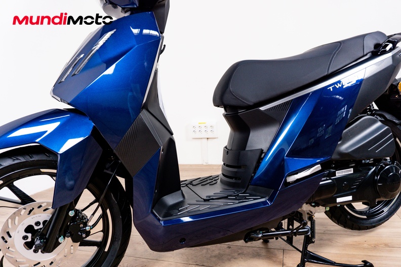 Motorbike image 9