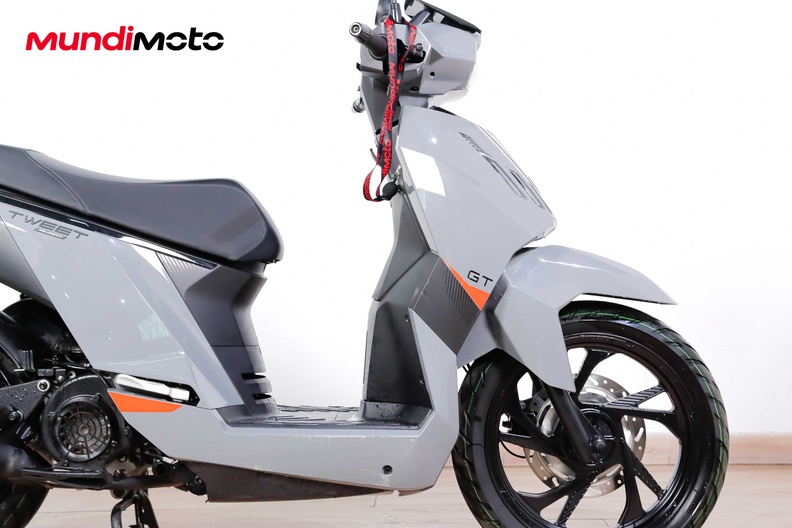 Motorbike image 12