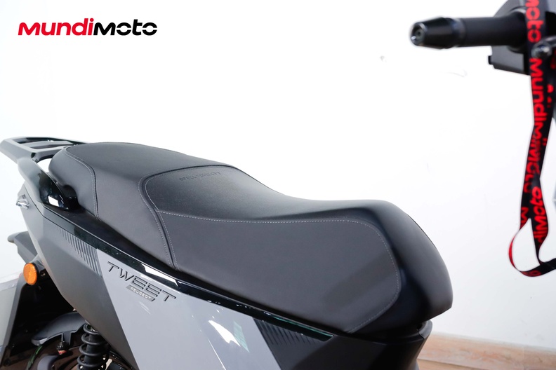 Motorbike image 13