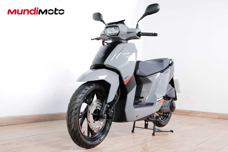 Motorbike image 7