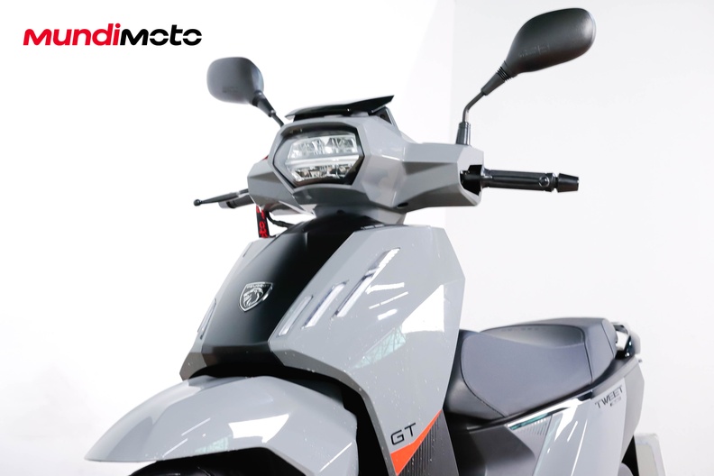Motorbike image 8