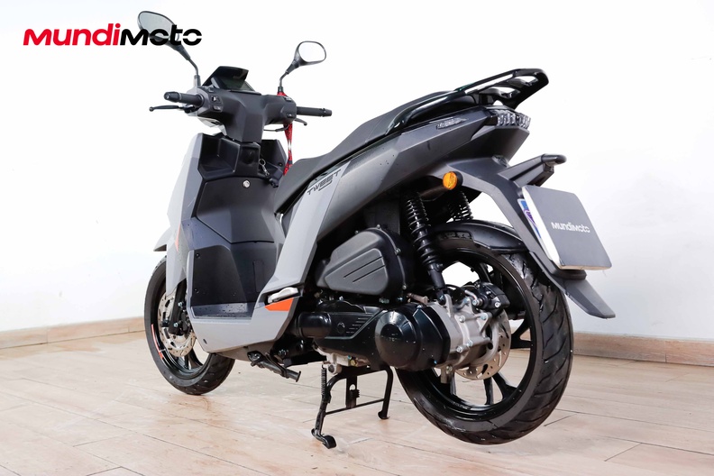 Motorbike image 6