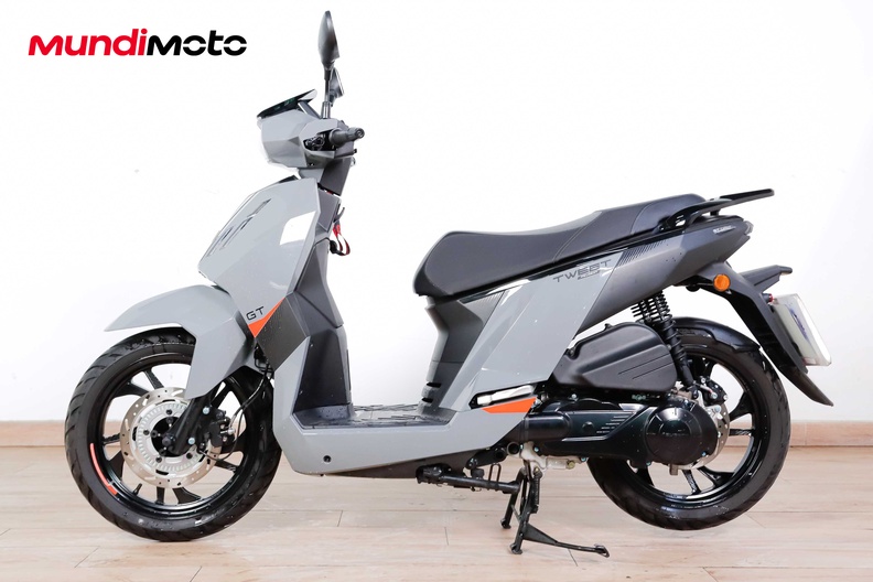 Motorbike image 5