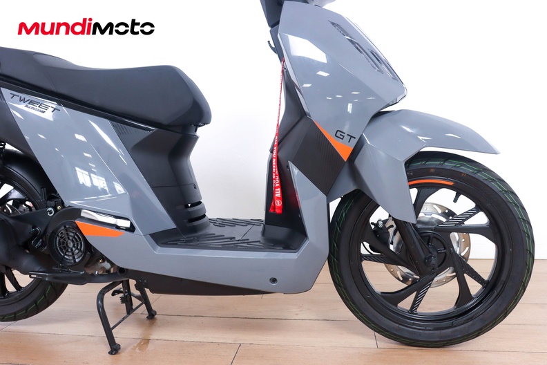Motorbike image 13