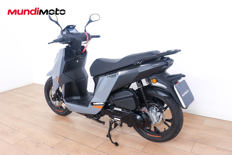 Motorbike image 6