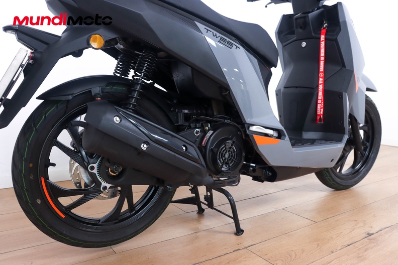 Motorbike image 3