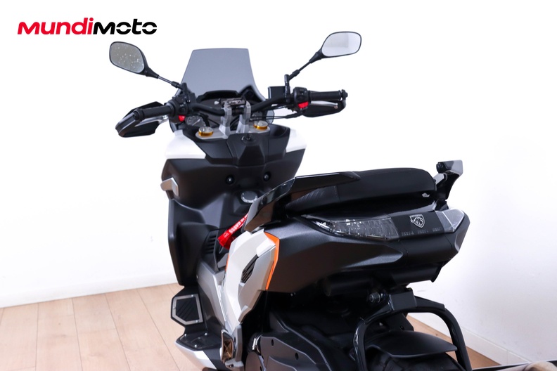 Motorbike image 9