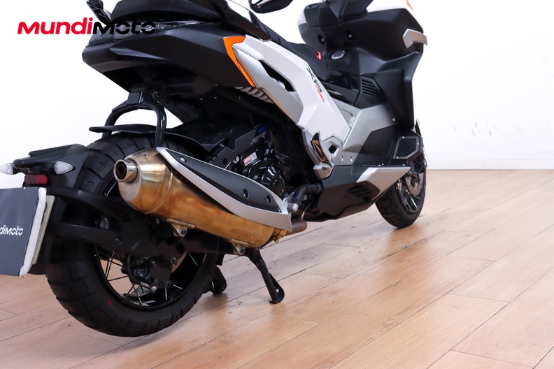 Motorbike image 3