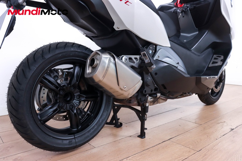 Motorbike image 3