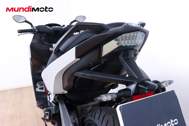 Motorbike image 9