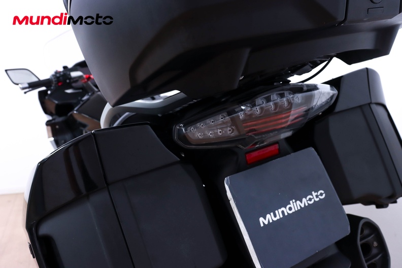 Motorbike image 9