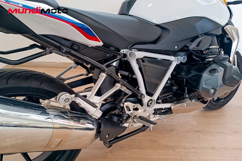 Motorbike image 3