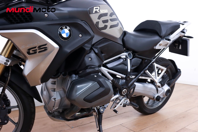 Motorbike image 8