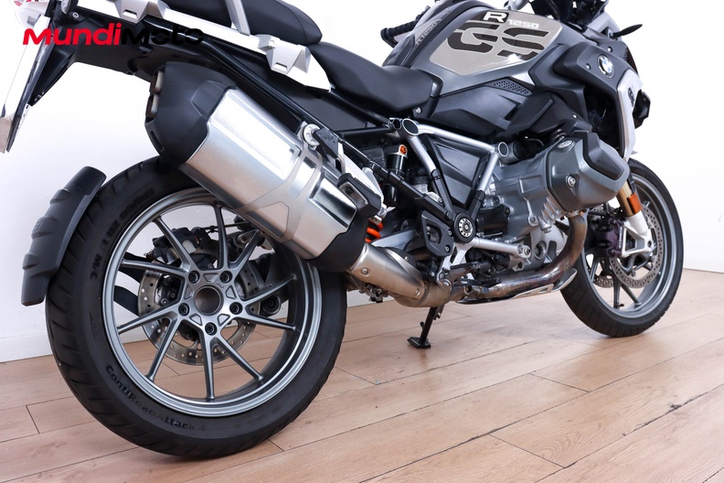 Motorbike image 3