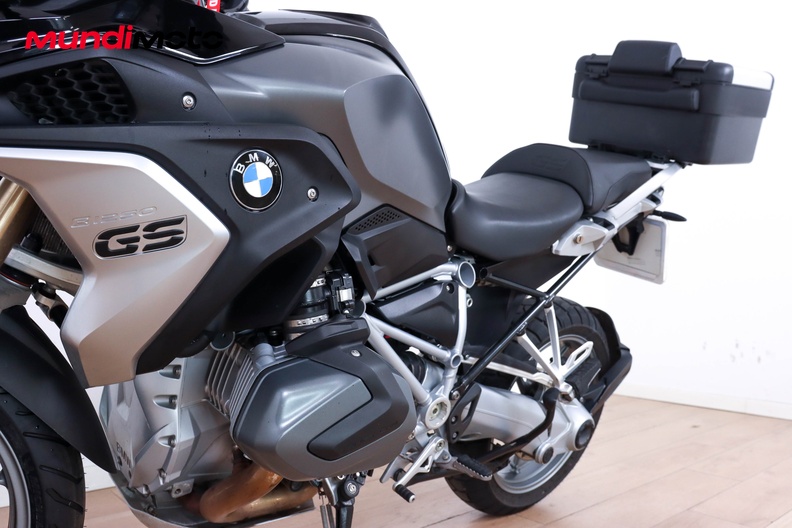 Motorbike image 8