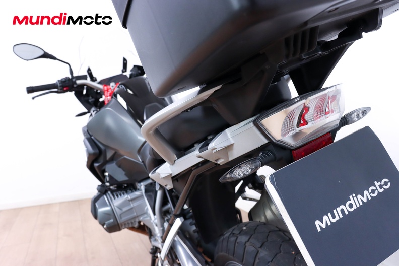 Motorbike image 9