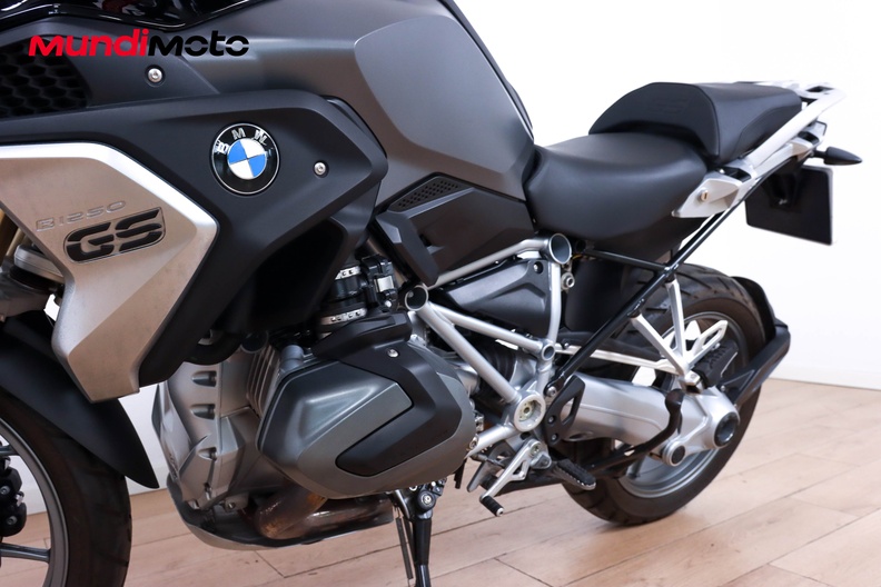 Motorbike image 8