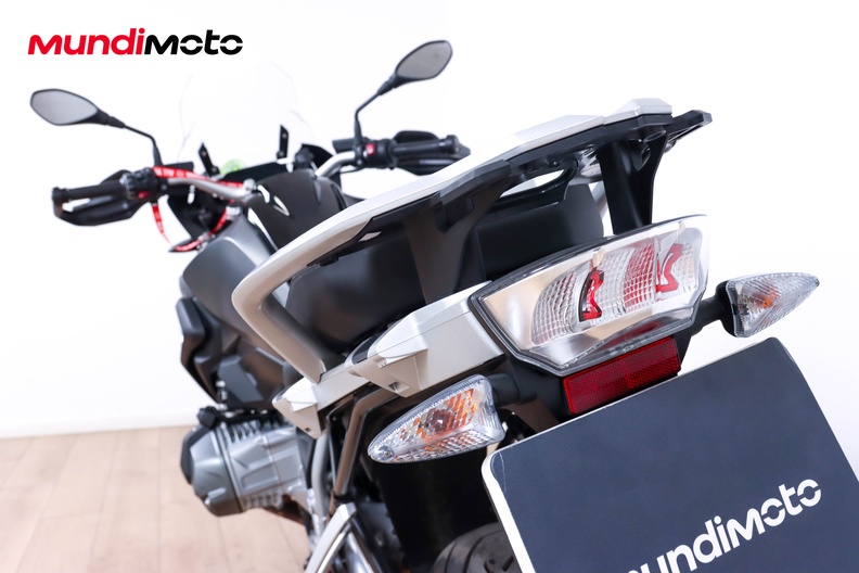 Motorbike image 9