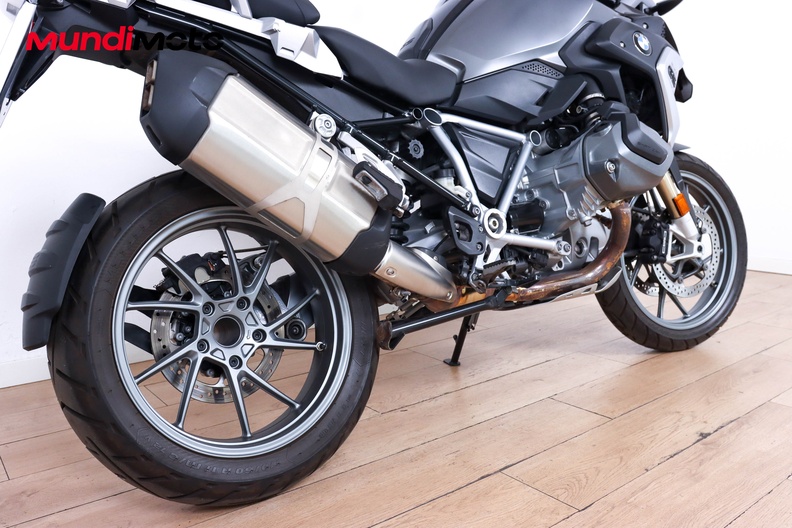 Motorbike image 3
