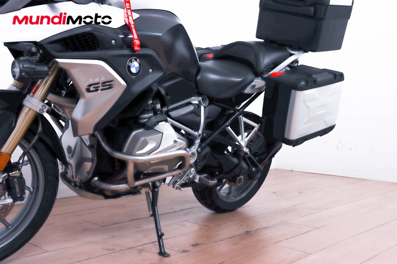 Motorbike image 8