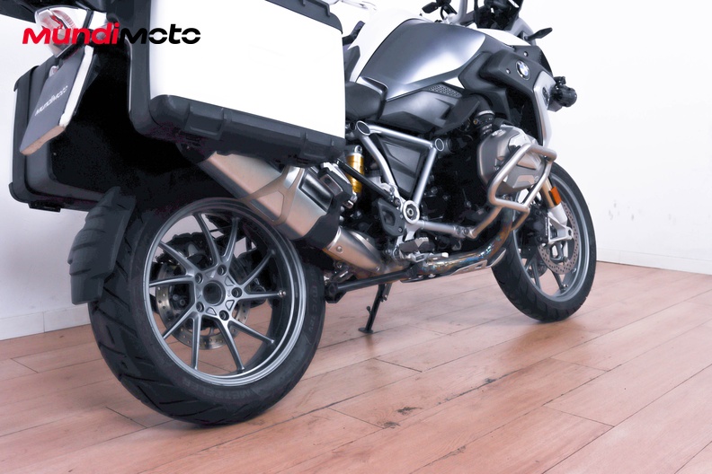Motorbike image 3