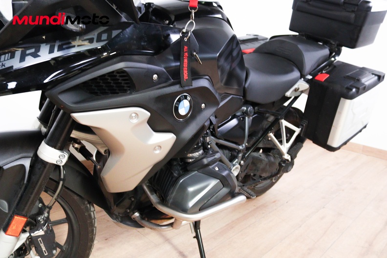 Motorbike image 8