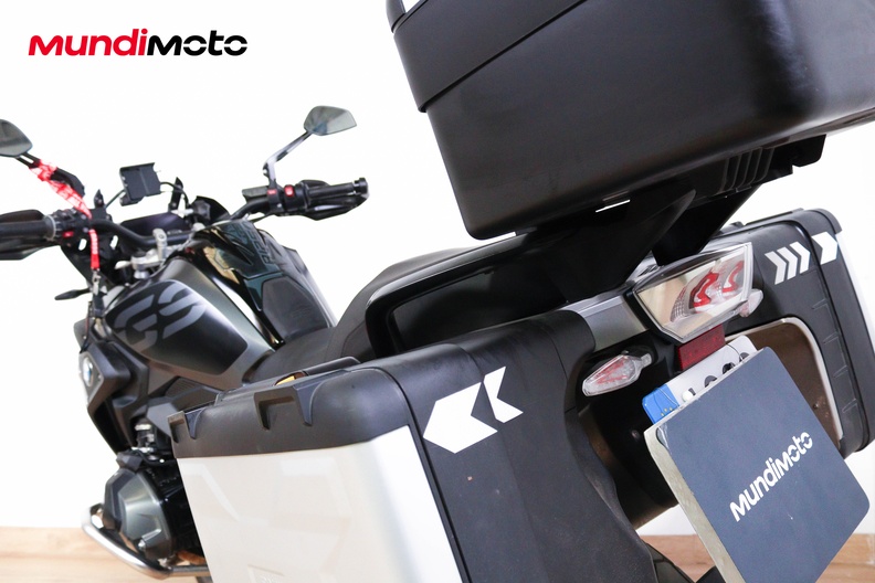 Motorbike image 9