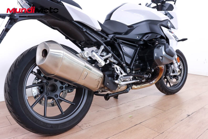 Motorbike image 3